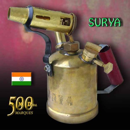 411 - SURYA (IND) : Une autre lampe indienne, dont la fabrication laisse à désirer...